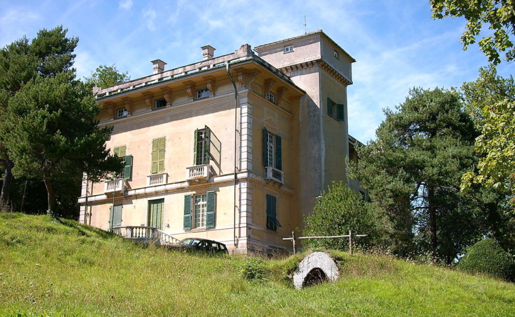 Azulejos e i laggioni dei camini di Villa Borzino a Busalla.