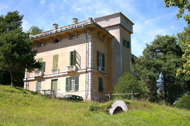 Azulejos e i laggioni dei camini di Villa Borzino a Busalla.