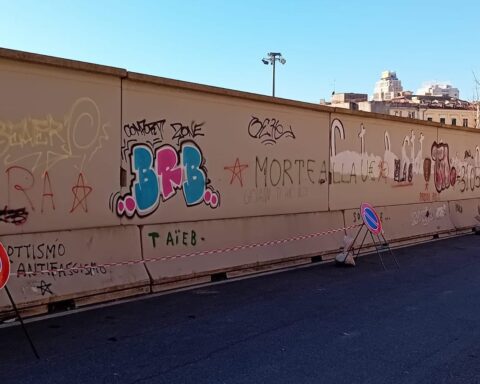 Via Montesano: una zona che in passato era considerata signorile ora si è vista crollare nella trascuratezza e nel degrado.