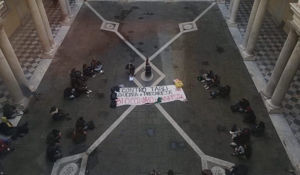 Ritardo borse di dottorato UniGE: “Un ricatto per dividere gli studenti”