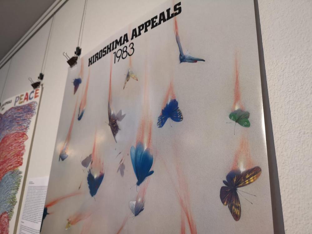 Ottant’anni dopo il lancio della bomba atomica, la mostra che denuncia l’uso dell’arma nucleare. Genova, Museo Chiossone.