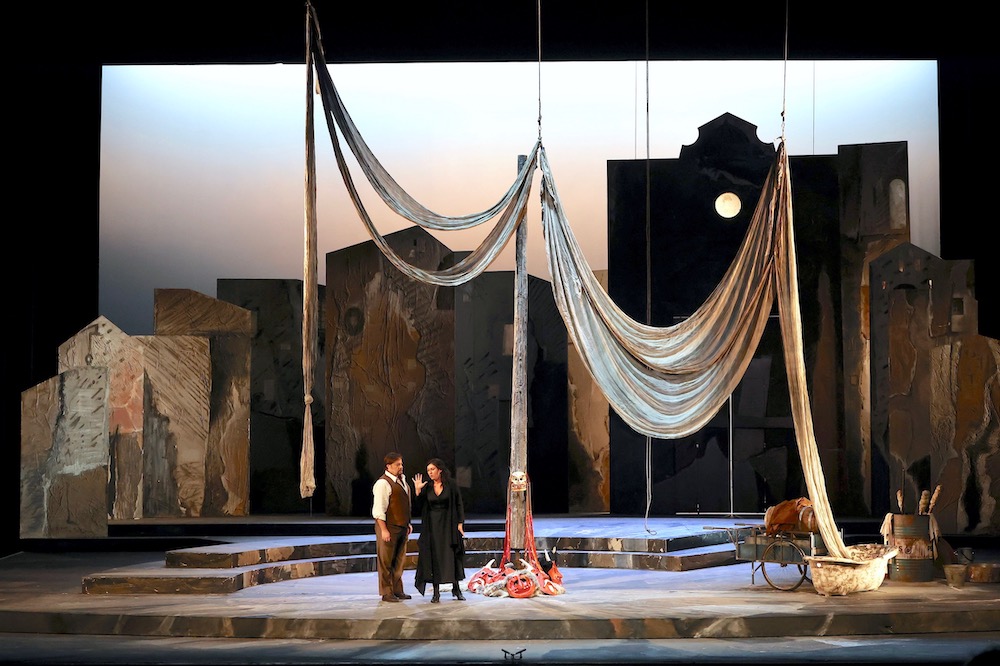 La Cavalleria di Mascagni, al Teatro Carlo Felice di Genova, emoziona al primo ciak