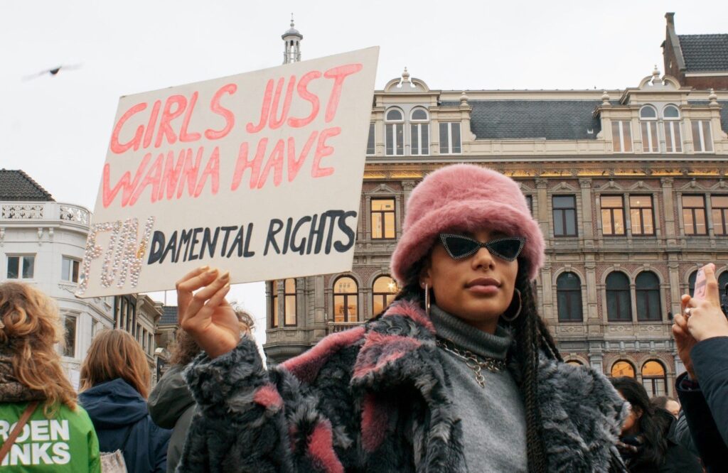 Della violenza di genere, quando a Novembre se ne parla. Giornata internazionale contro la violenza sulle donne.