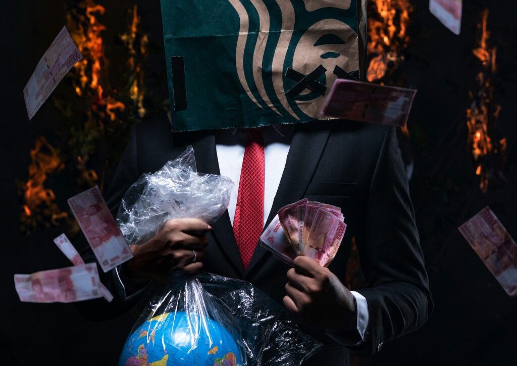 Toti si ricicla come consulente aziendale: ecco chi si affida alla sua influenza