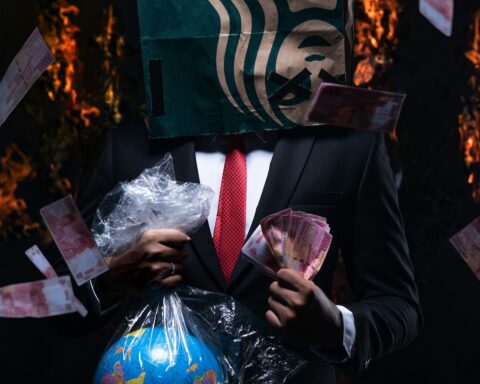 Toti si ricicla come consulente aziendale: ecco chi si affida alla sua influenza