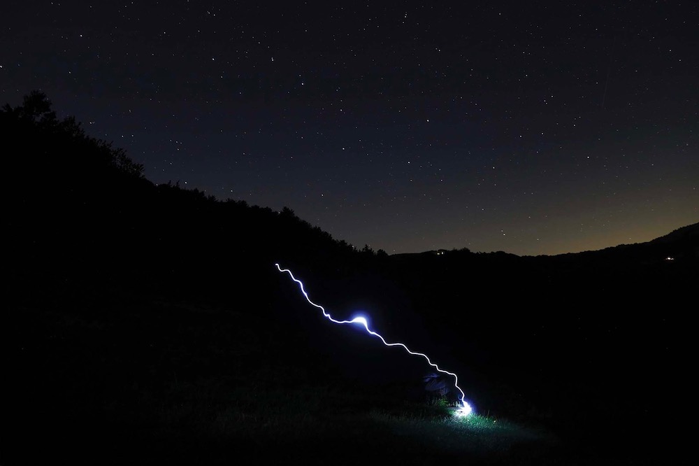 ZENARTOWN | Trasformazione alchemica e oggetti trovati: antropologia della luce.