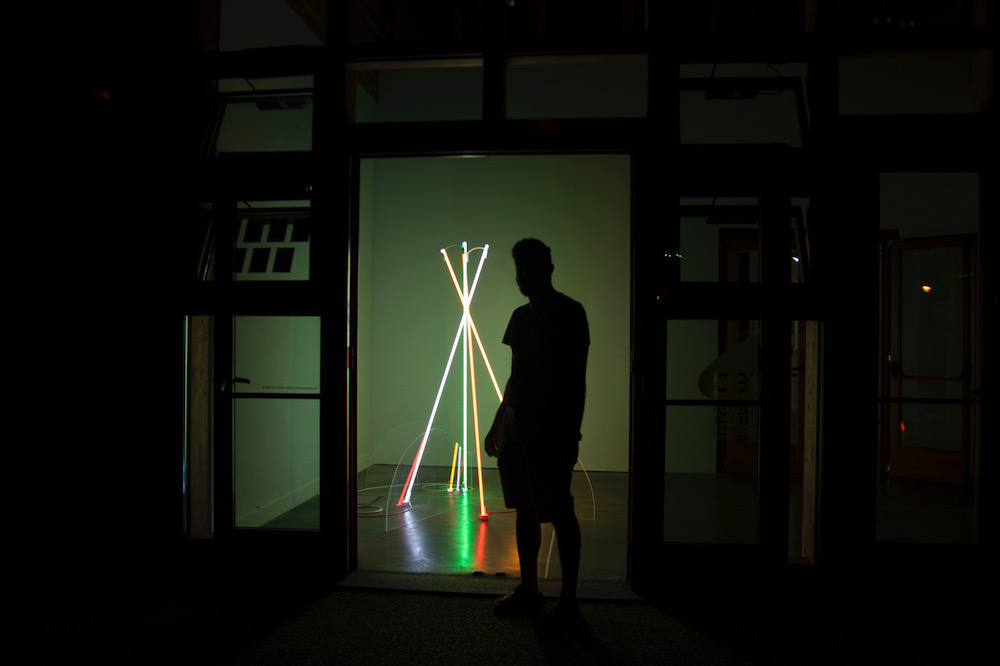 ZENARTOWN | Trasformazione alchemica e oggetti trovati: Mauro Panichella antropologo della luce.