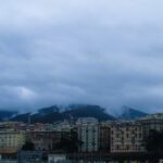 Quando il cielo si chiude. La pioggia a Genova