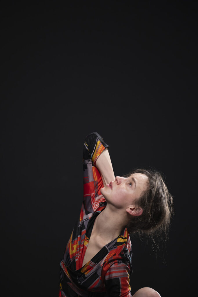 Dal bordo di un palco immaginario Giordano affida a Tansini Tu non mi perderai mai. Rassegna Resistere e Creare SPAZIO al Teatro della Tosse.