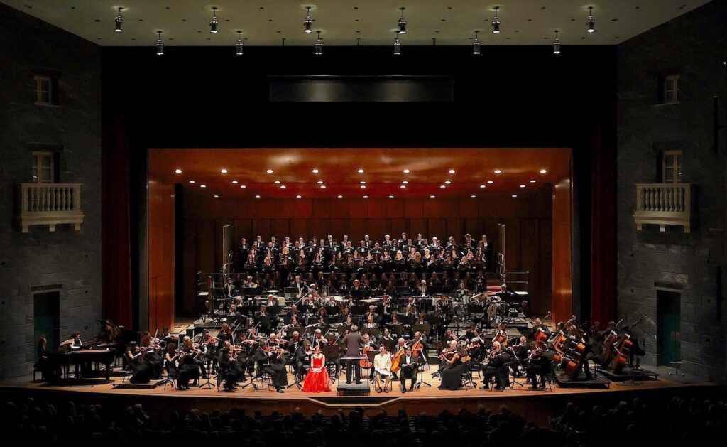Carmina Burana, l’emozione travolge la platea del Teatro Carlo Felice di Genova