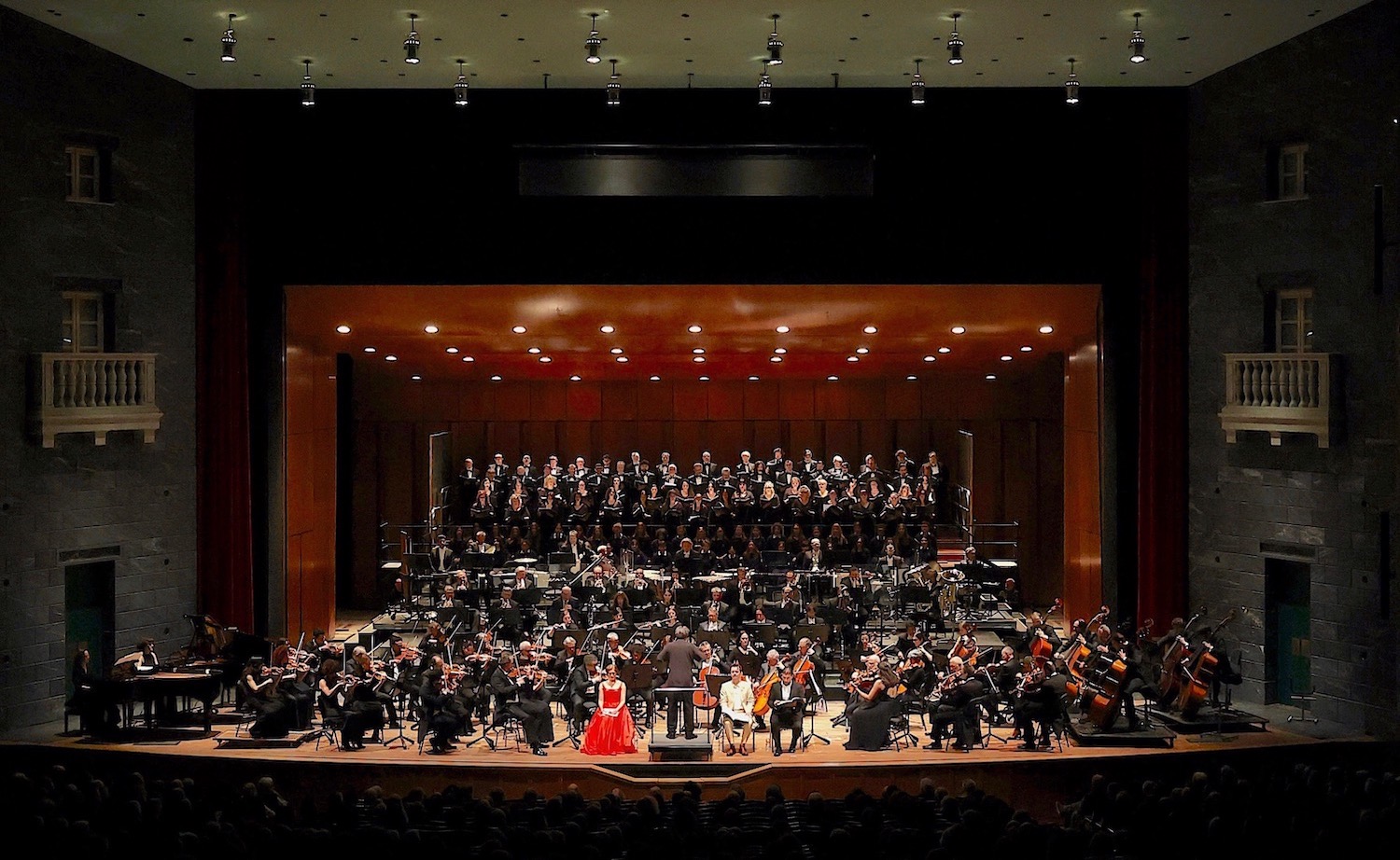 Carmina Burana, l’emozione travolge la platea del Teatro Carlo Felice di Genova